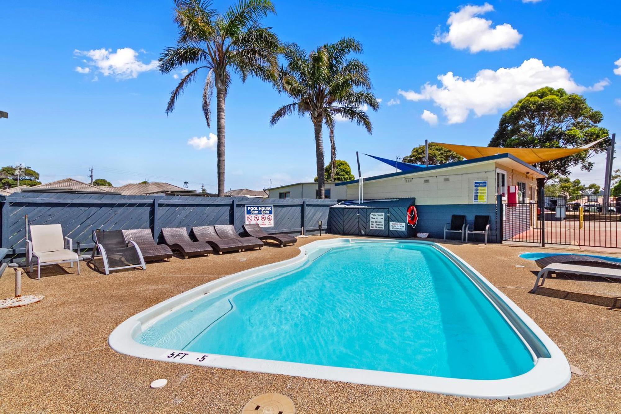 Waters Edge Holiday Park Lakes Entrance Exterior photo